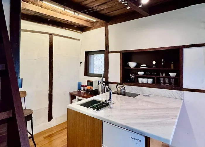 Modern Heritage Stay, Namsan, Station Apartment